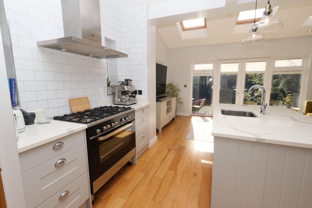 Gorse Avenue, Stretford, M32 photo 4