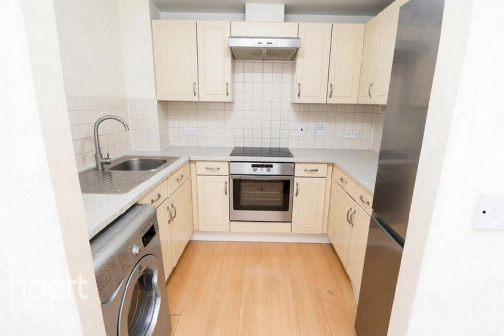 Apartment in Slough - View 3