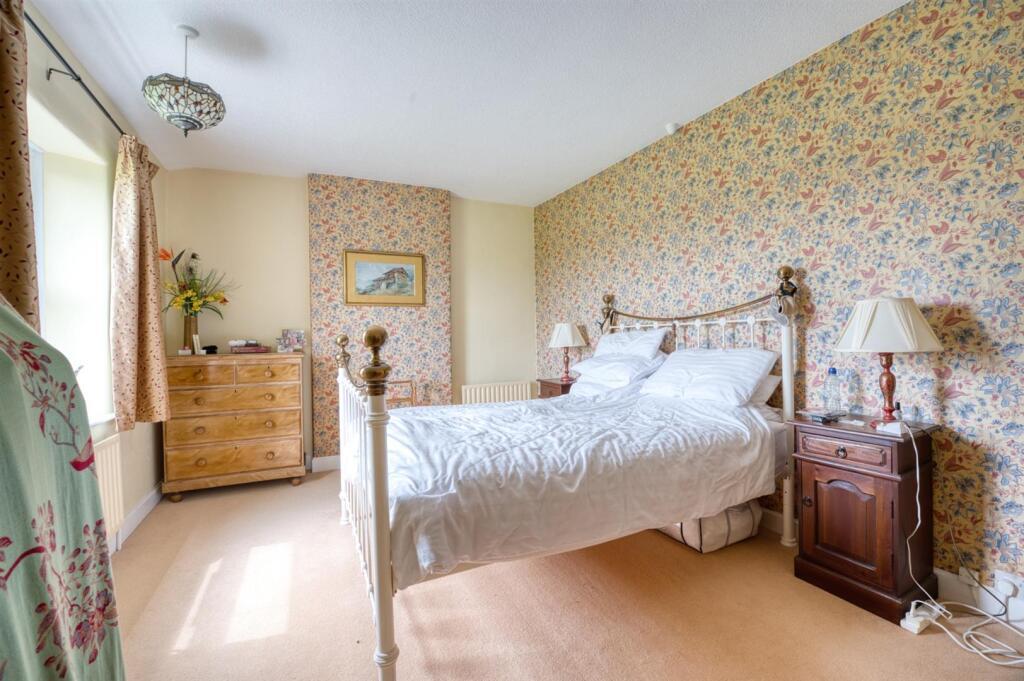 4 Sunny Bank, Great Longstone, Bakewell, Derbyshire DE45 1TL photo 4