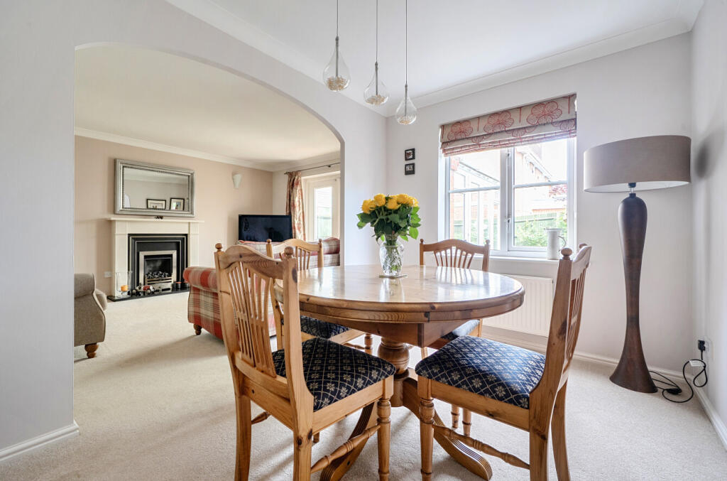 House in Bracknell, Warfield - View 4