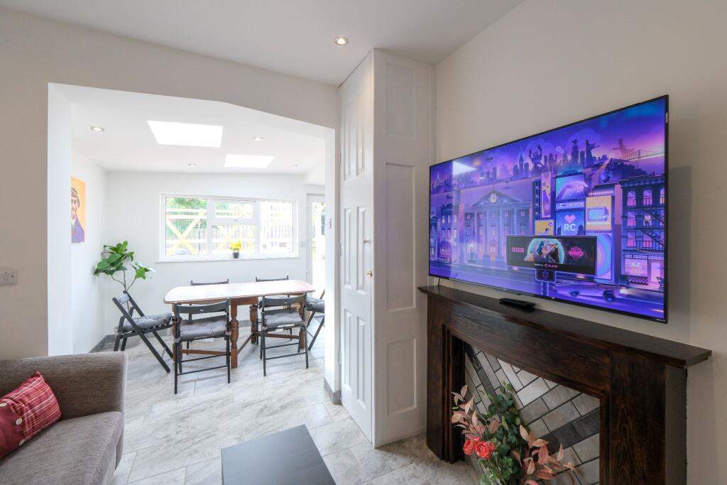 5 bedroom semi-detached house for rent