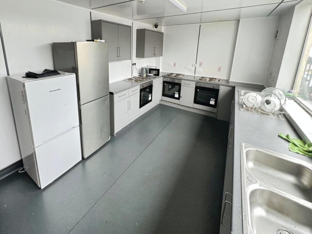 Apartment in Stoke-on-Trent - View 4