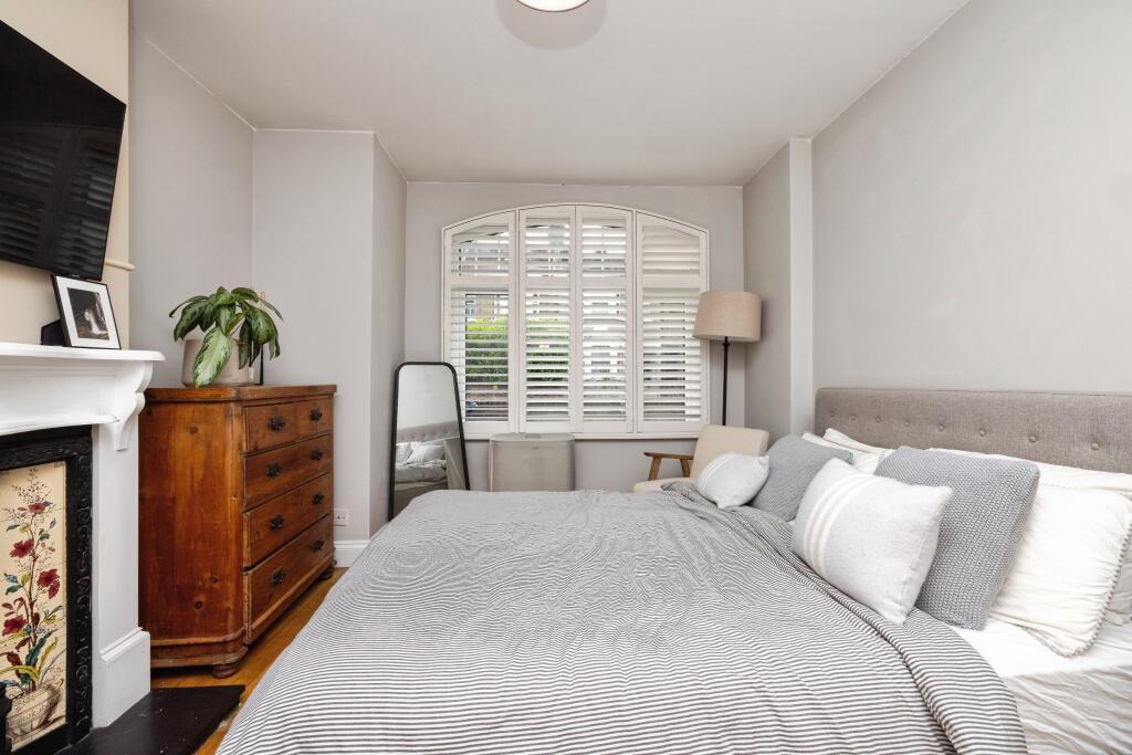 Apartment in London, Raynes Park - More
