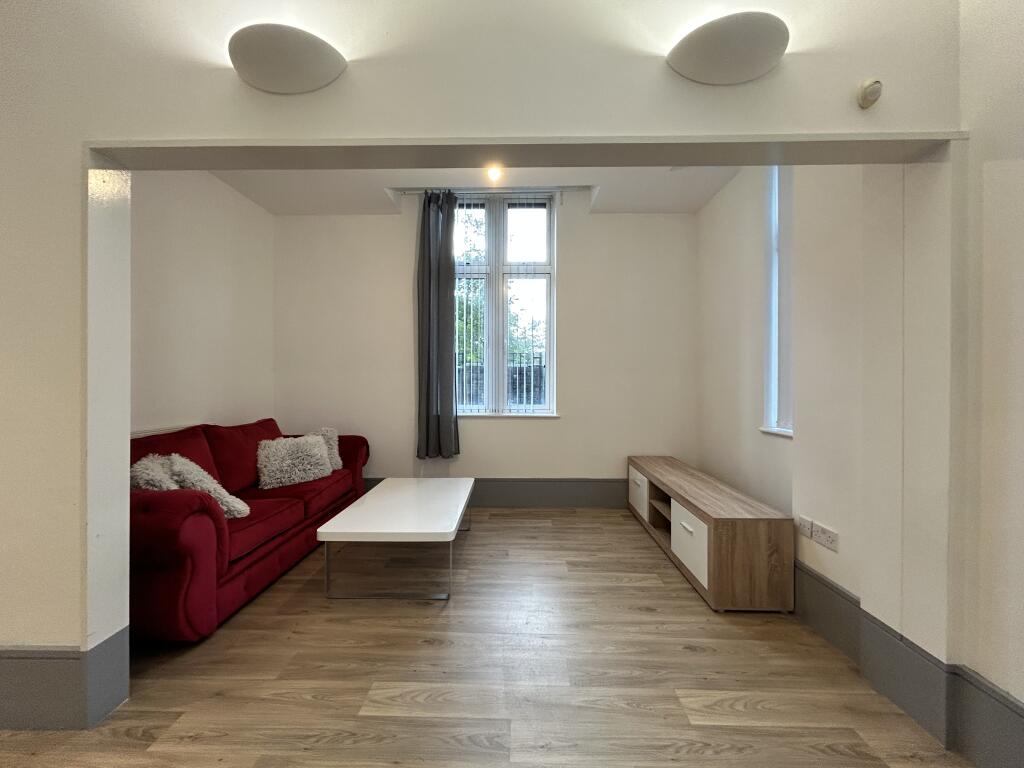 Apartment in Tameside, Greater Manchester - View 4