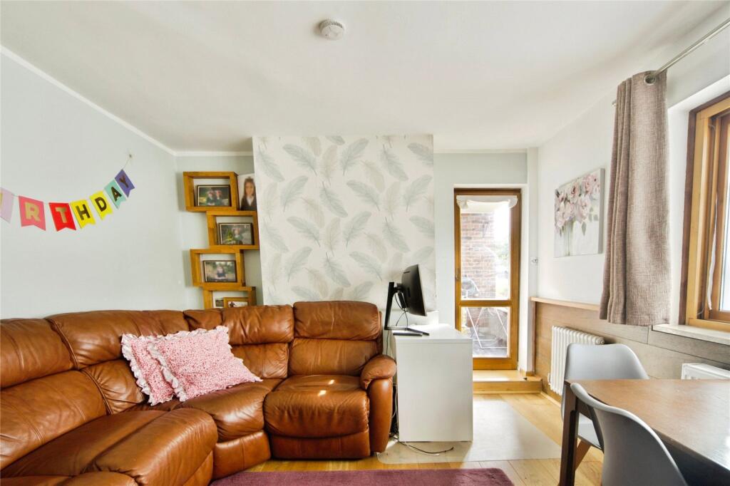 Apartment in London - More