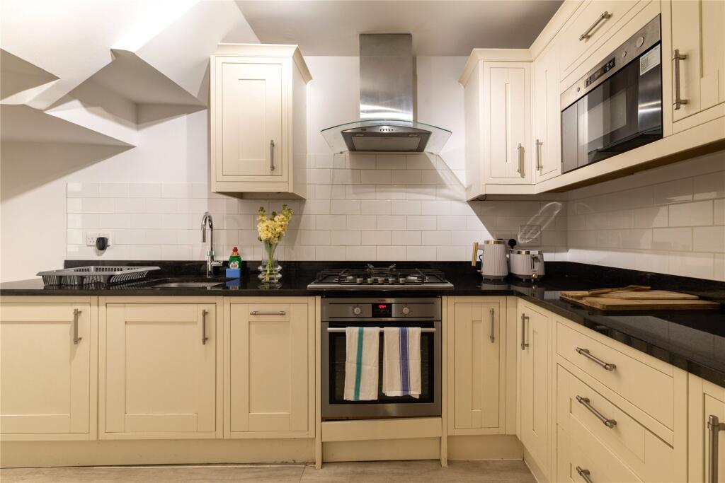 Apartment in London - More