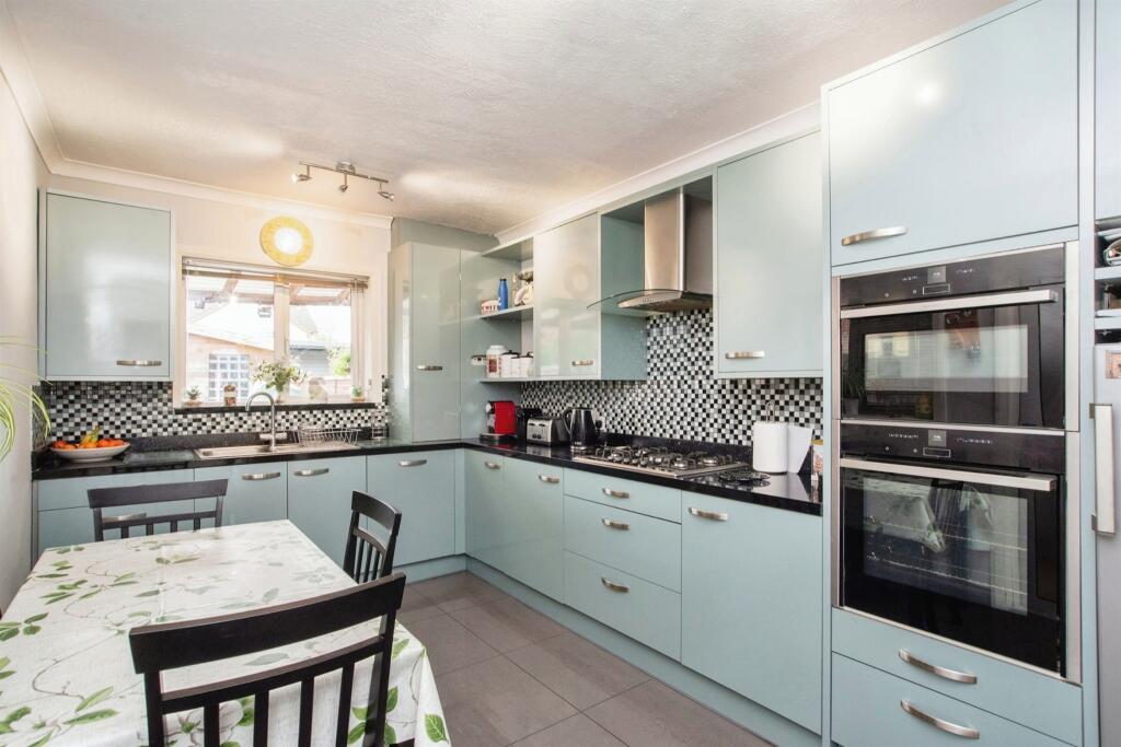 House in Watford, Holywell Estate - View 4