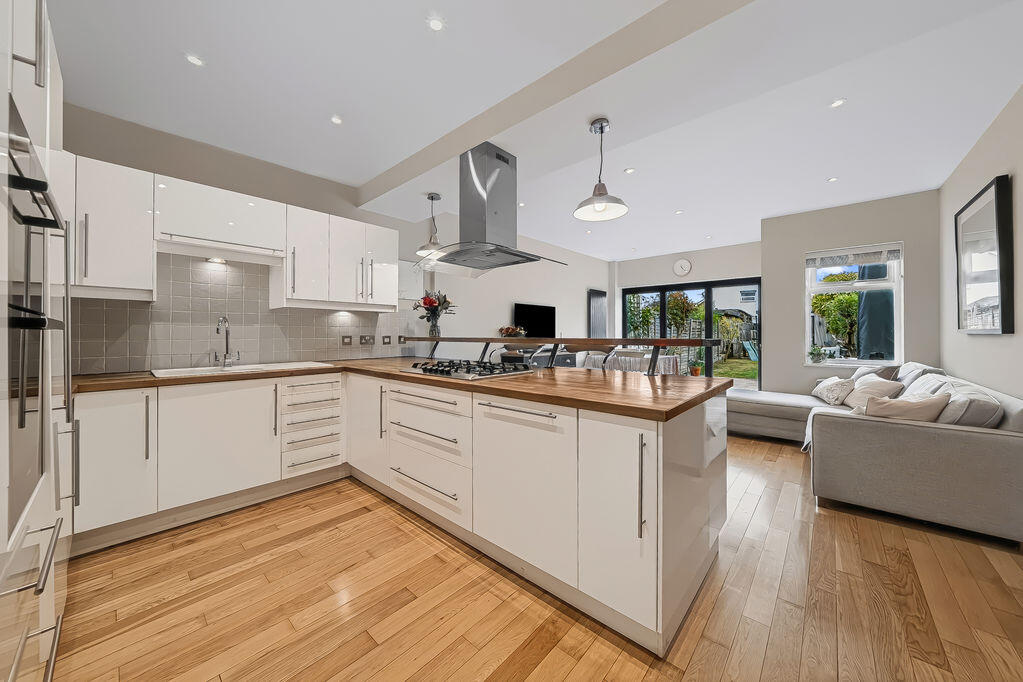 House in Walton-on-Thames, Swallowfields, Surrey - View 2