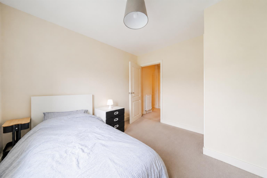 Apartment in Wokingham - View 5