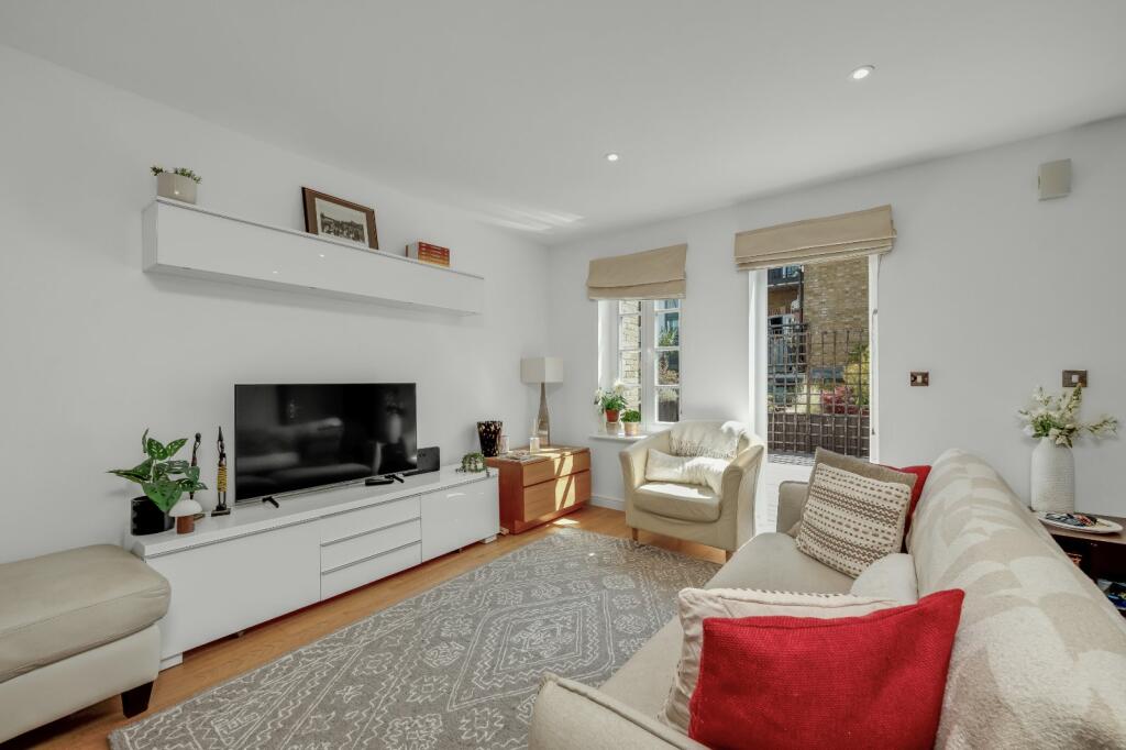 Apartment in Kingston upon Thames - View 2