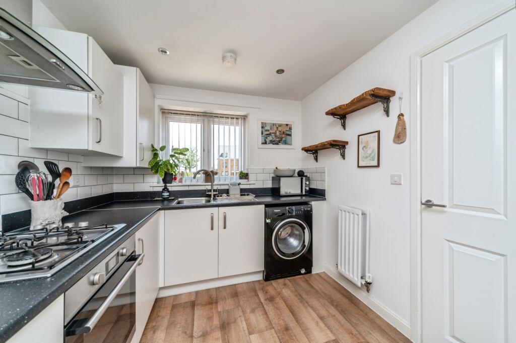 Johnson Avenue, Wootton, Bedford photo 3