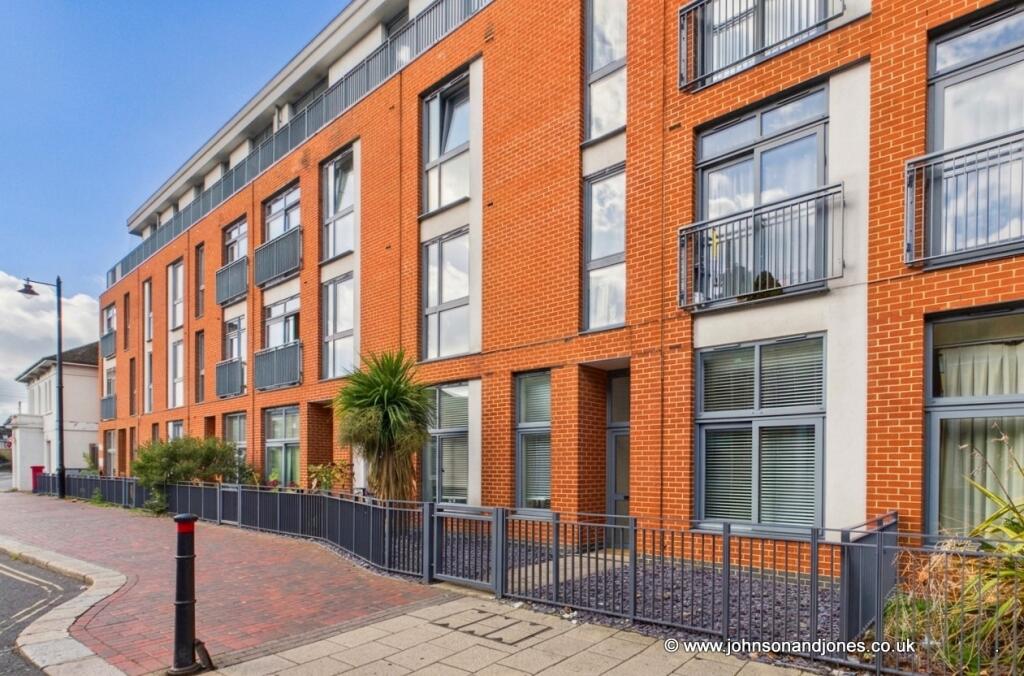 2-bed flat on Guildford Street, Chertsey, Surrey, £245,000