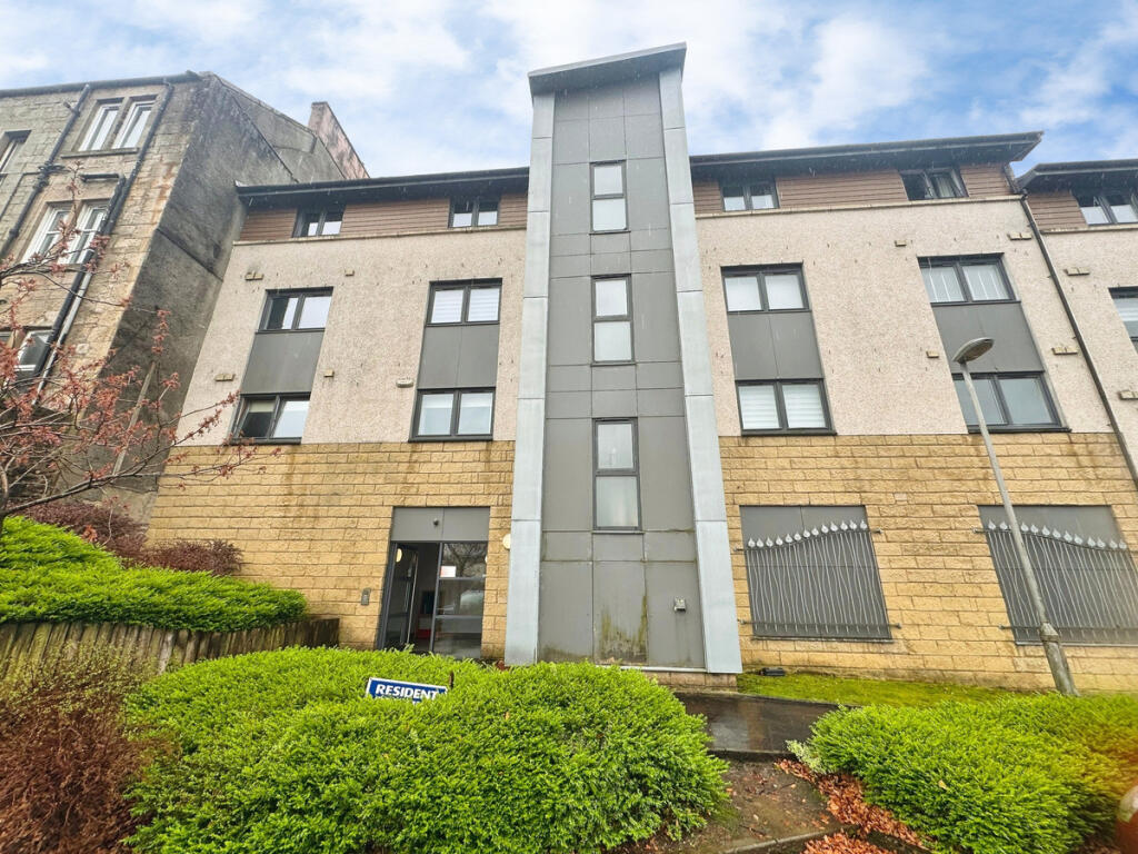 Main image of property: Flat 3A, 15 Millview Crescent, Johnstone PA5 8QA