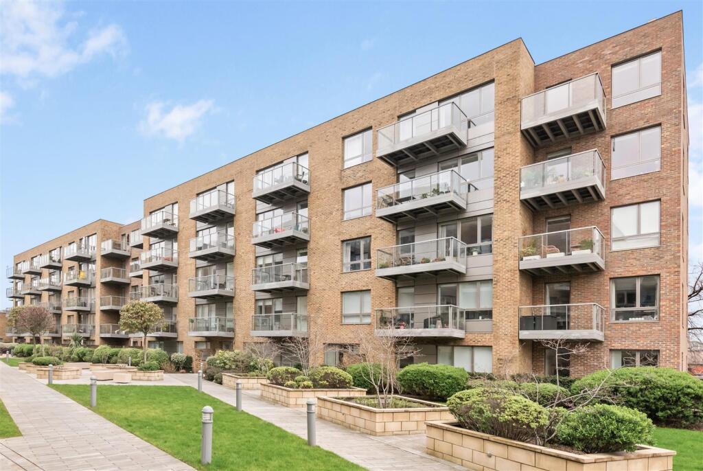 Main image of property: Hamlet Court, Smithfield Square, Honsey, N8