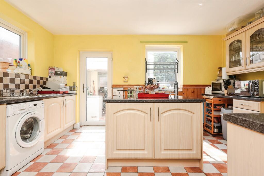 House in Solihull, Ulverley Green - More