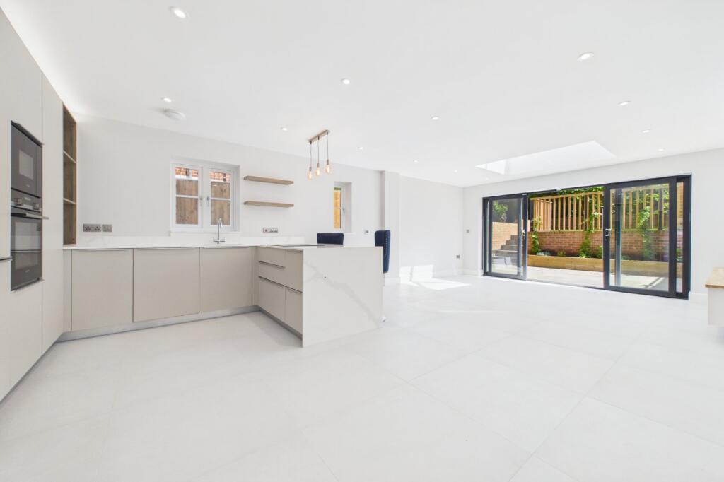 House in Reading, Charvil - View 2