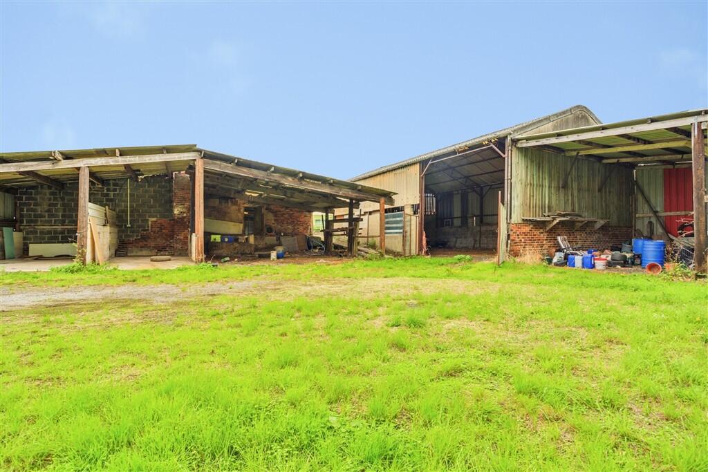 House in Wakefield - View 2