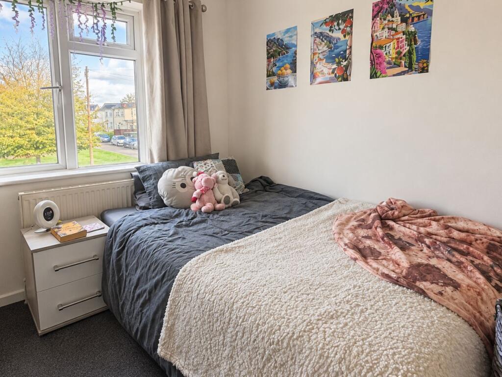 4 bedroom semi-detached house for rent