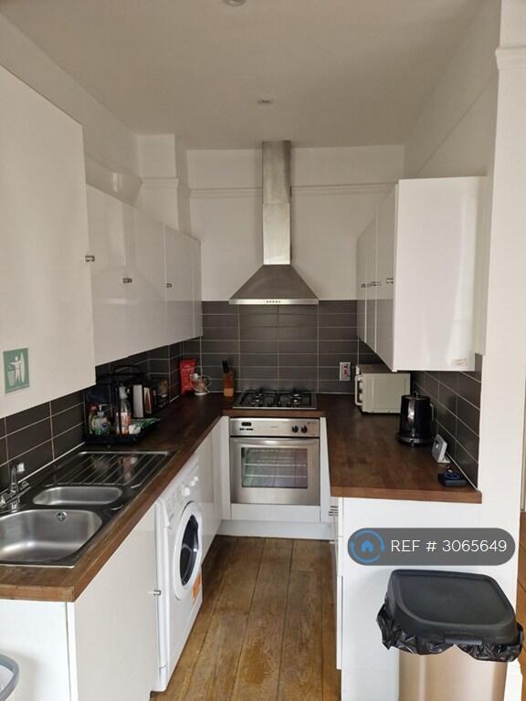 Apartment in Brighton - View 4