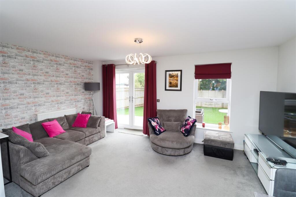 Redfields Meadow, Church Crookham, Fleet - View 3