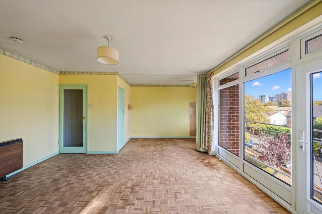 Apartment in Sutton - View 5