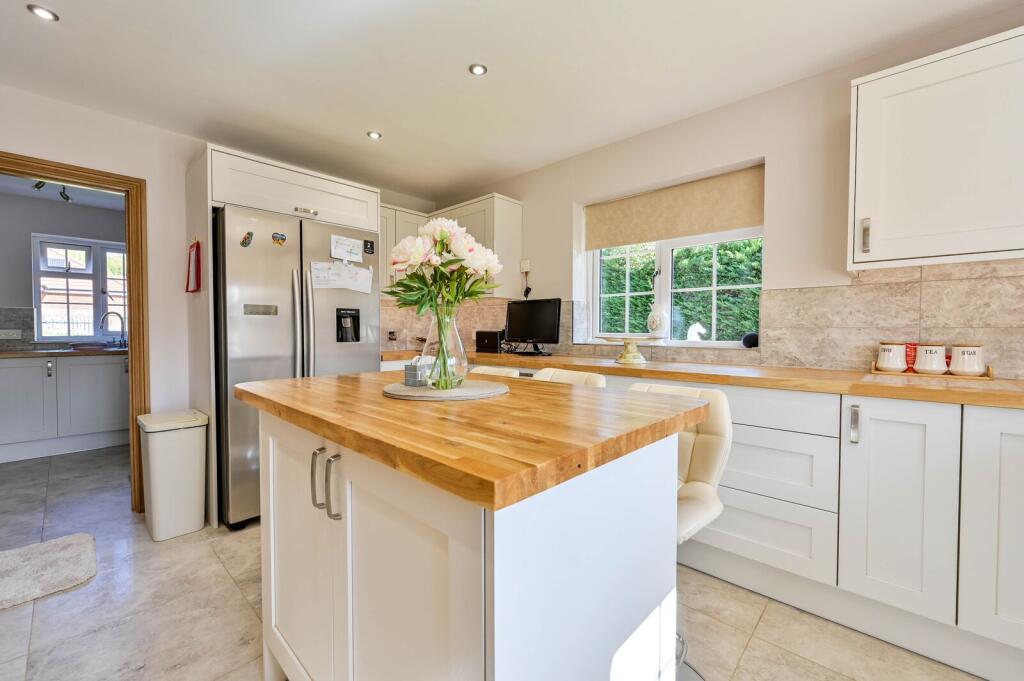 House in Guildford, Worplesdon - View 5