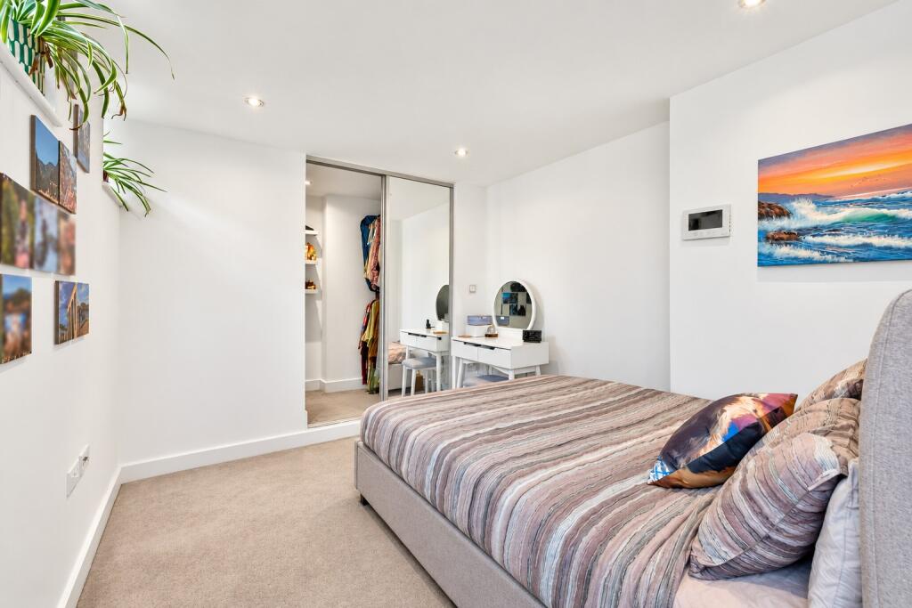 Apartment in London - View 5