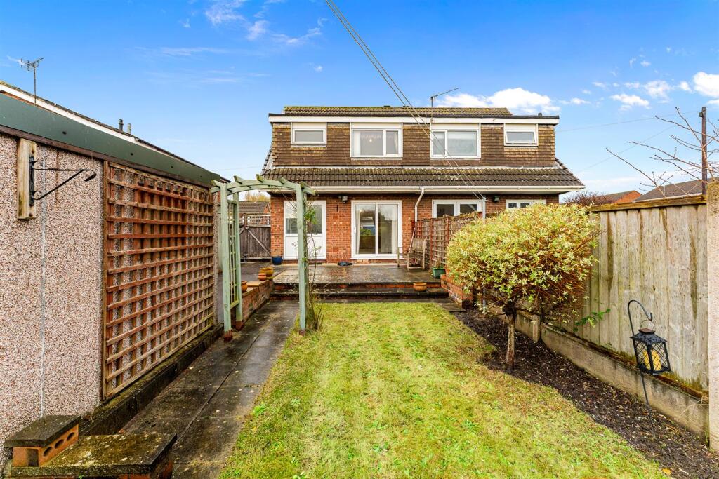 Hawthorn Drive, Eccleston, St. Helens photo 2