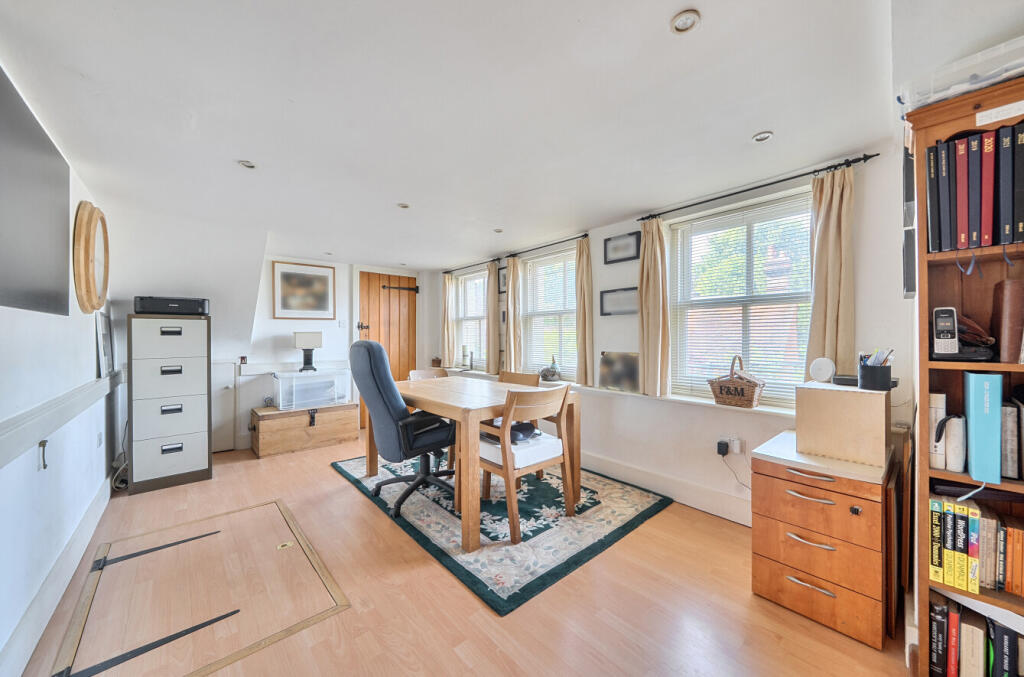 House in Waverley, Haslemere - View 4