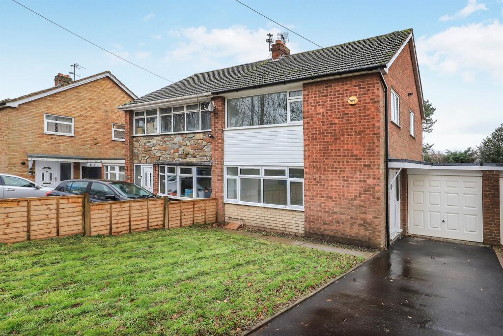 3-bed semi-detached on Cannock Road, Featherstone, Wolverhampton, £250,000