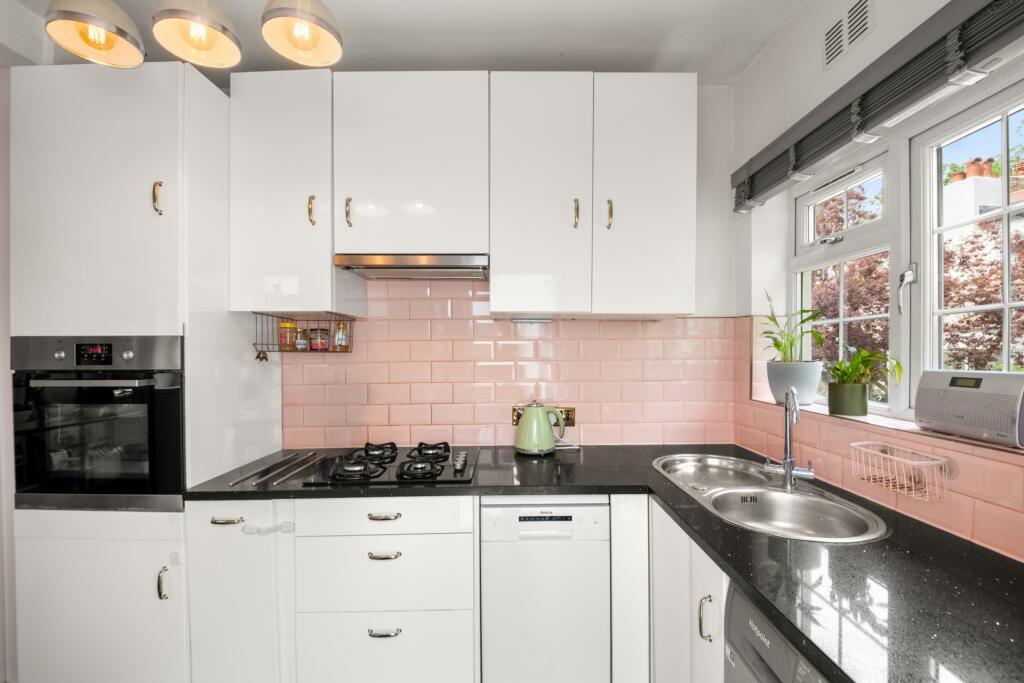 2 bedroom maisonette for rent