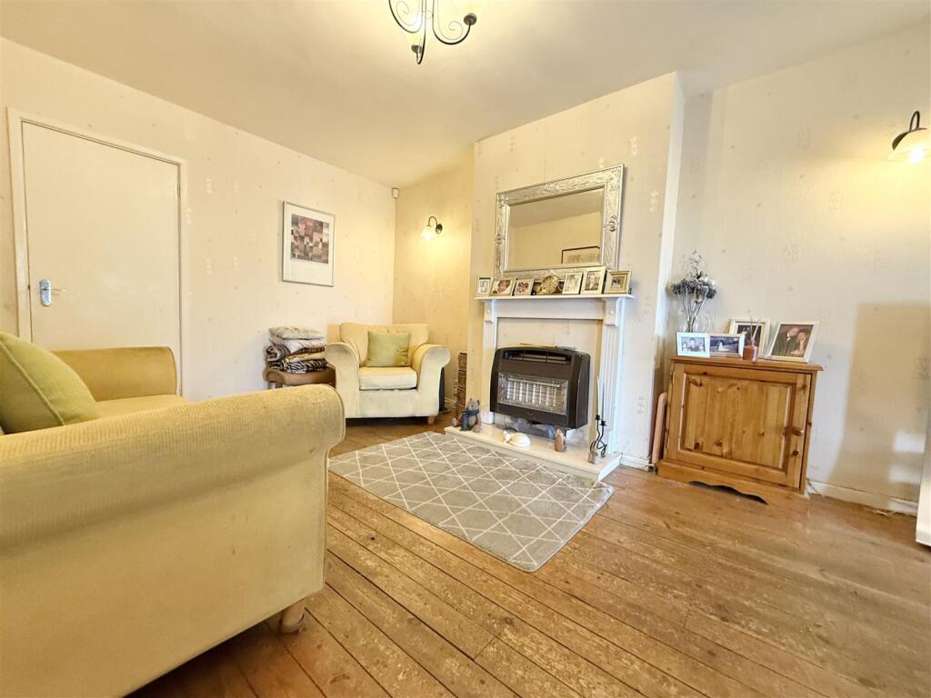 Barnet Close, Oadby photo 4