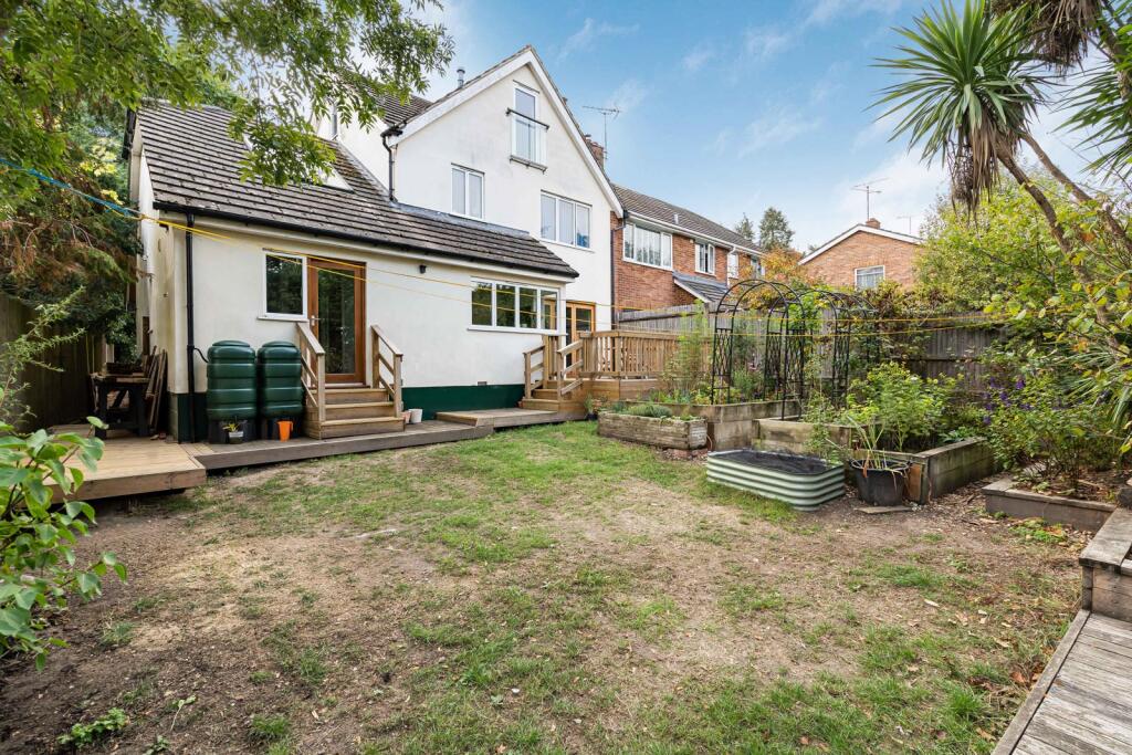 House in Farnham - View 4