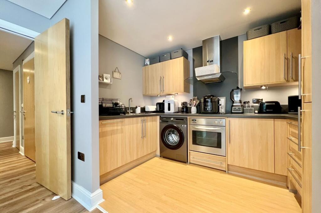 Apartment in Bournemouth, Lansdowne - View 4