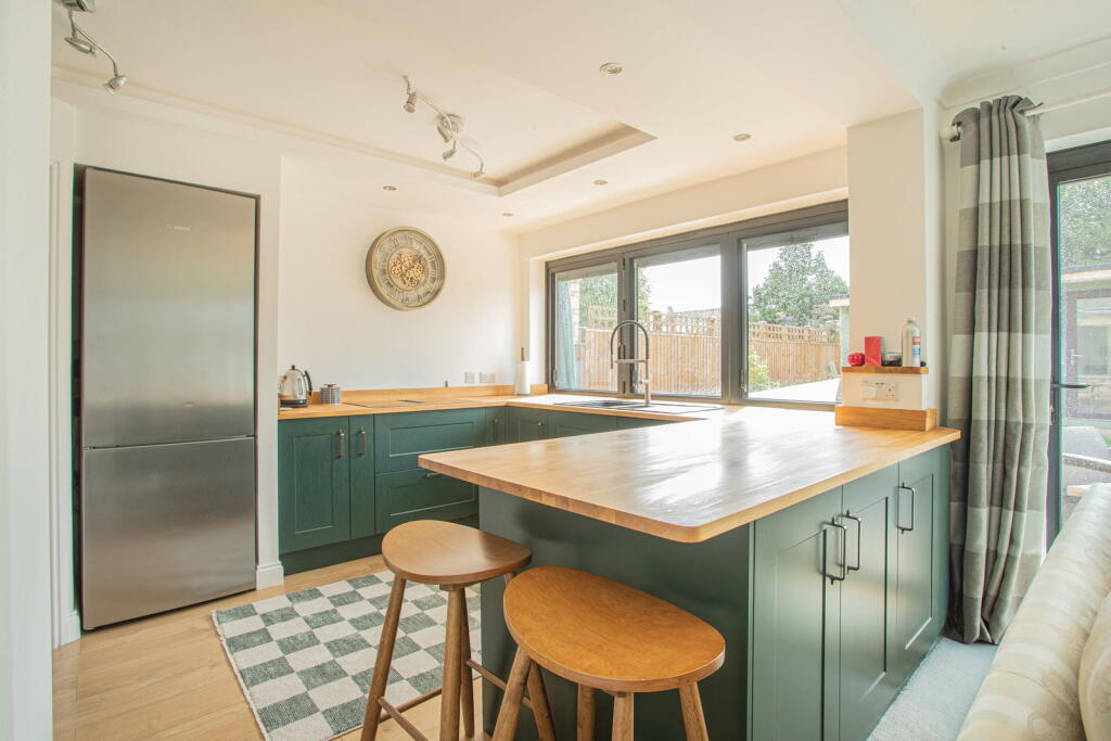 House in Gloucester - View 3