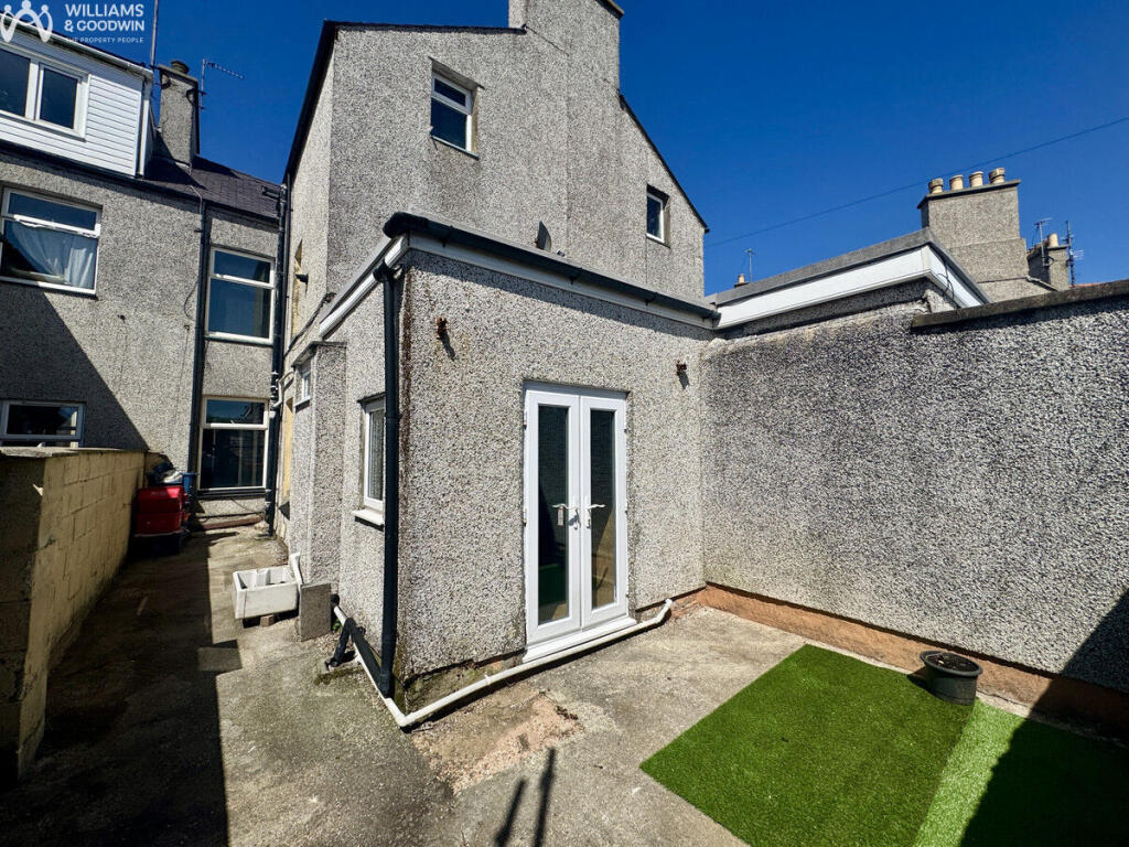 Moreton Road, Holyhead, Anglesey, LL65 photo 3