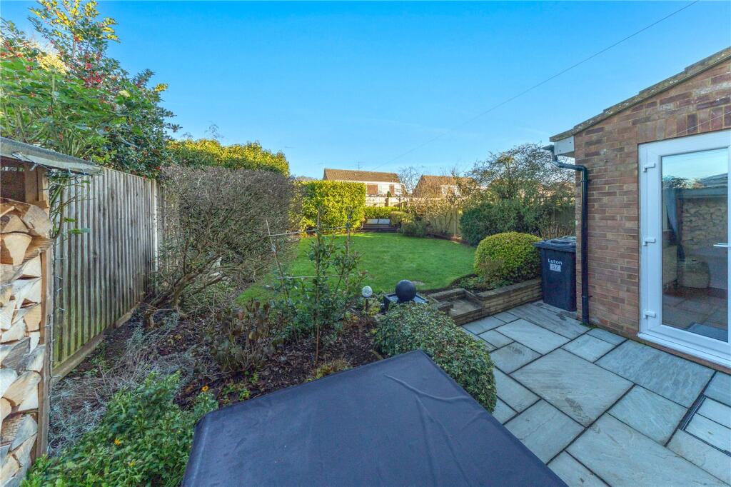 Mountgrace Road, Luton, Bedfordshire, LU2 photo 2