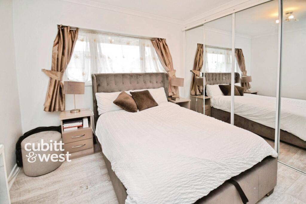 House in Croydon - View 4