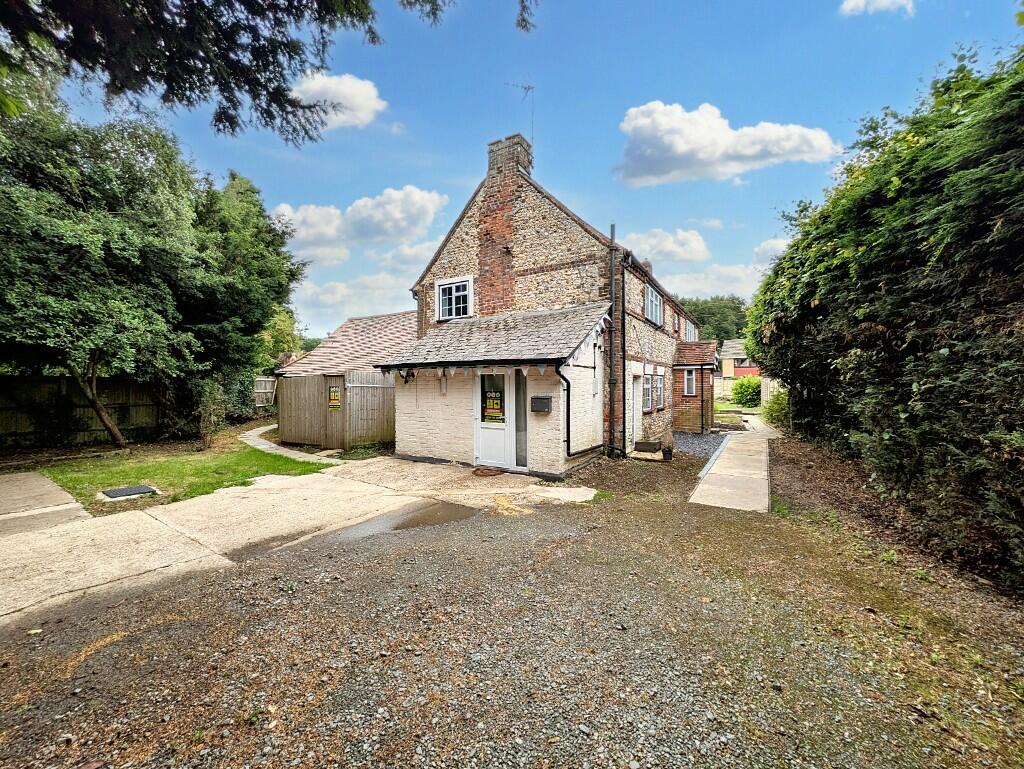 Main image of property: 8-10 Newlands Cottages, Coulsdon Common, Caterham, Surrey, CR3