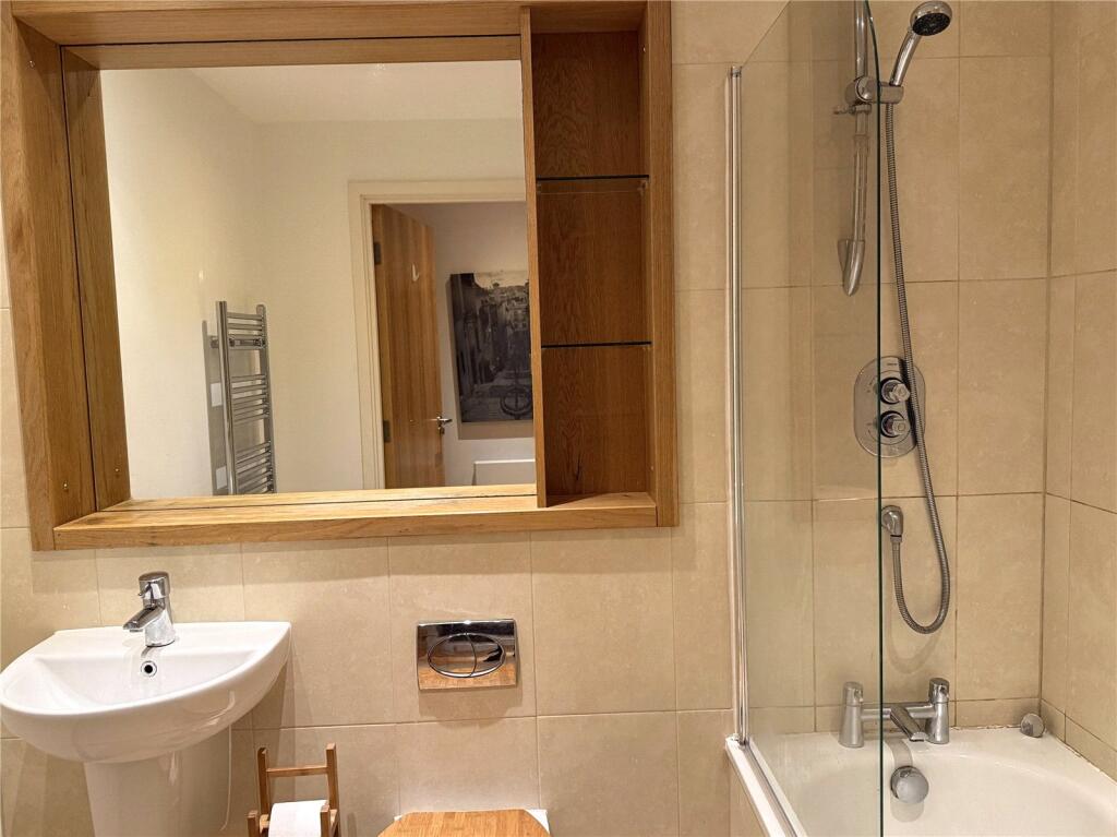 Apartment in Leeds - More