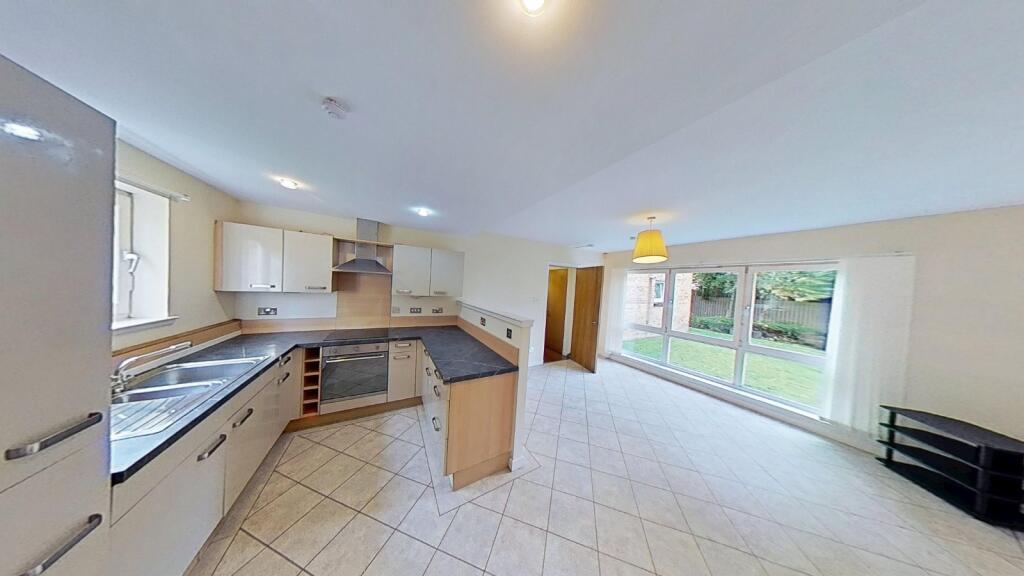 Apartment in Glasgow, Calton - View 2