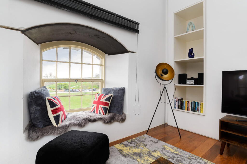 Apartment in Plymouth, Stonehouse - View 5