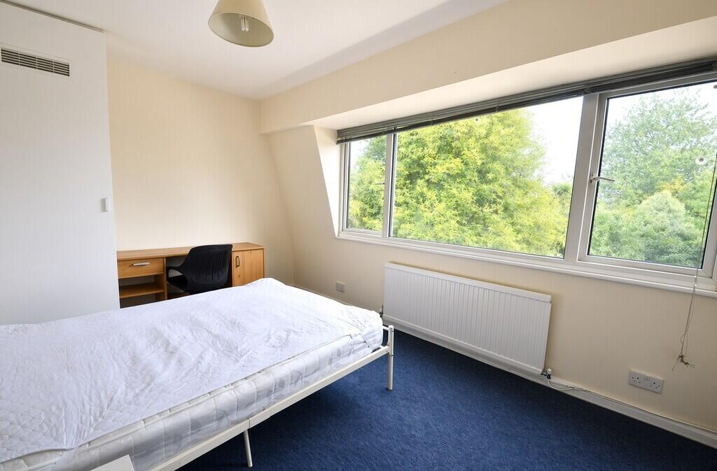 House in Twickenham - View 5