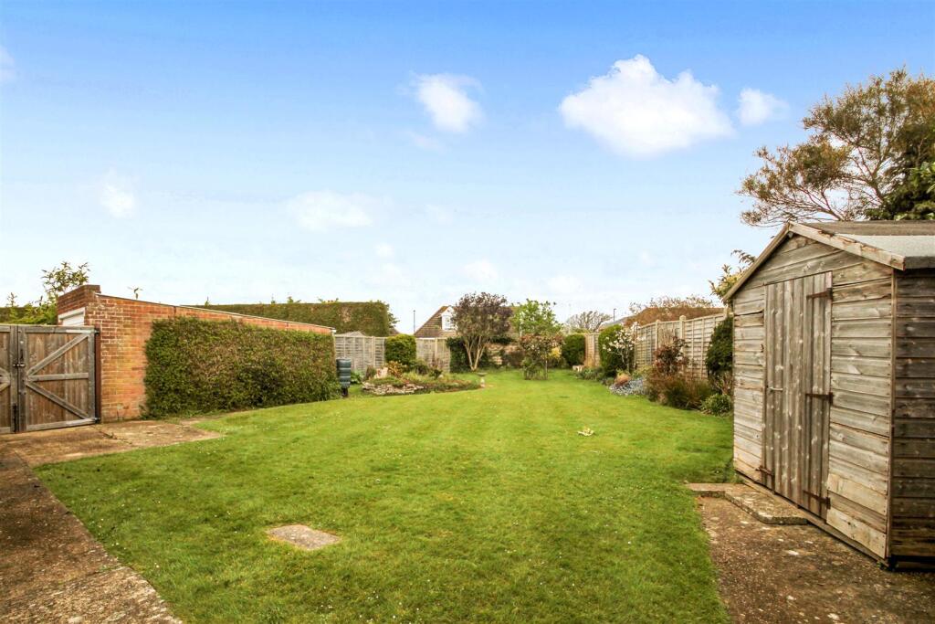 Middle Onslow Close, Ferring, Worthing photo 3