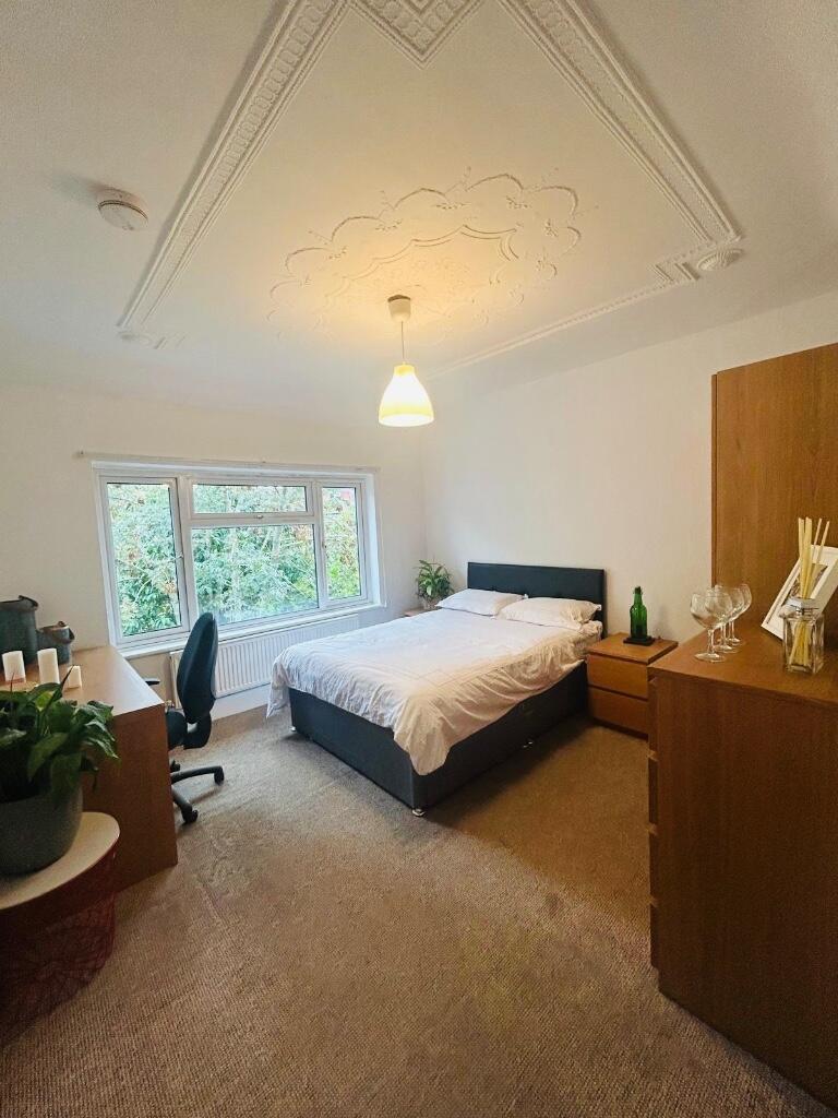 Main image of property: Hendale Avenue, London, NW4