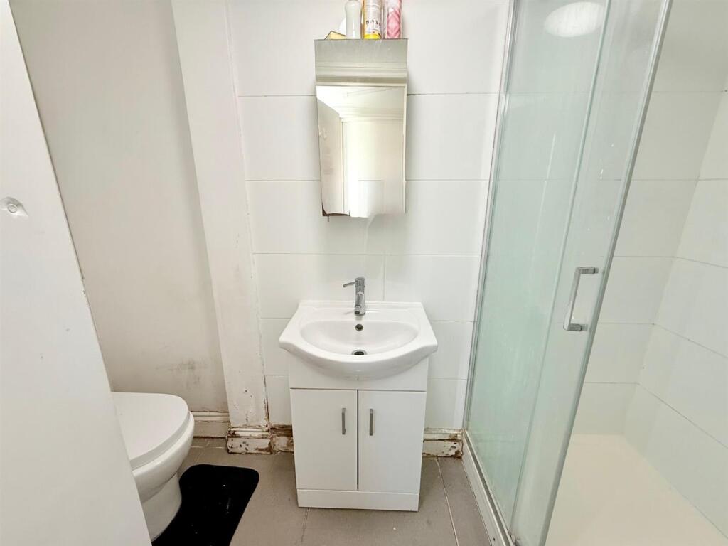 Cherrydown Avenue, London - View 4