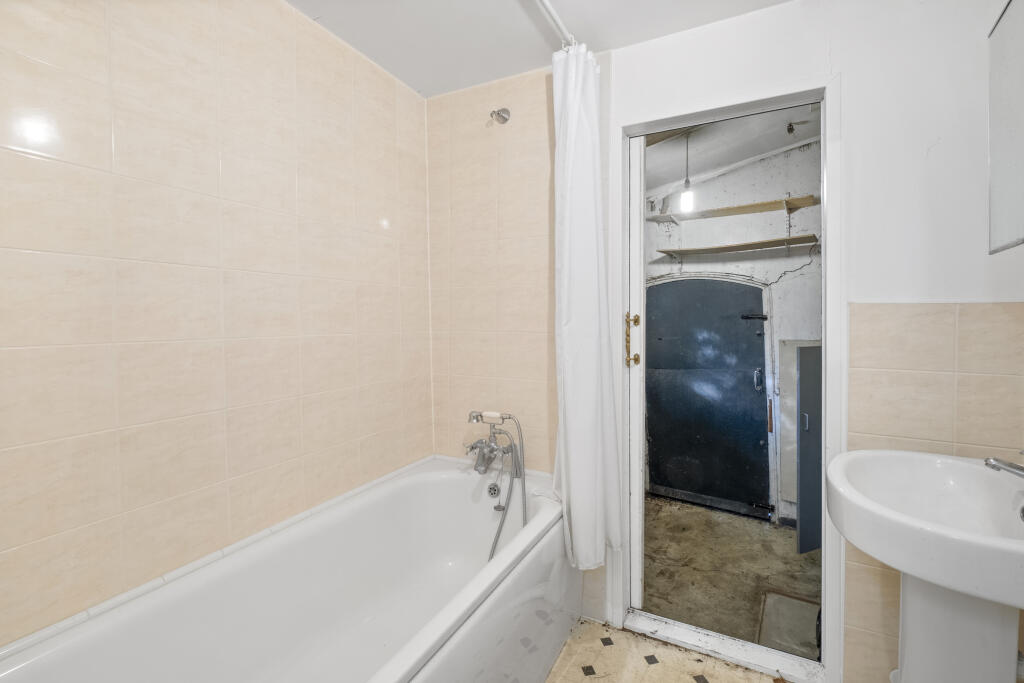 71 Beulah Hill, Upper Norwood, London, SE19 3EB photo 5