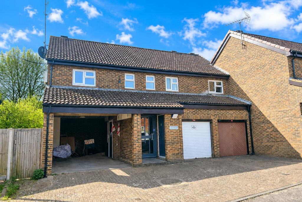 Main image of property: Lapwing Rise, Stevenage