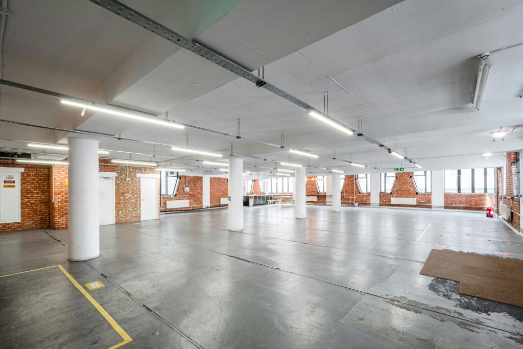 Bayford St Bus' Centre U8 - Low Res 15.jpg