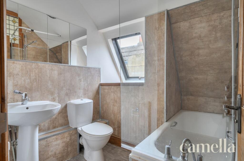 Apartment in Bath, Walcot - View 3